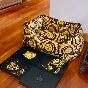 Luxurious Gold and Black Pet Bed